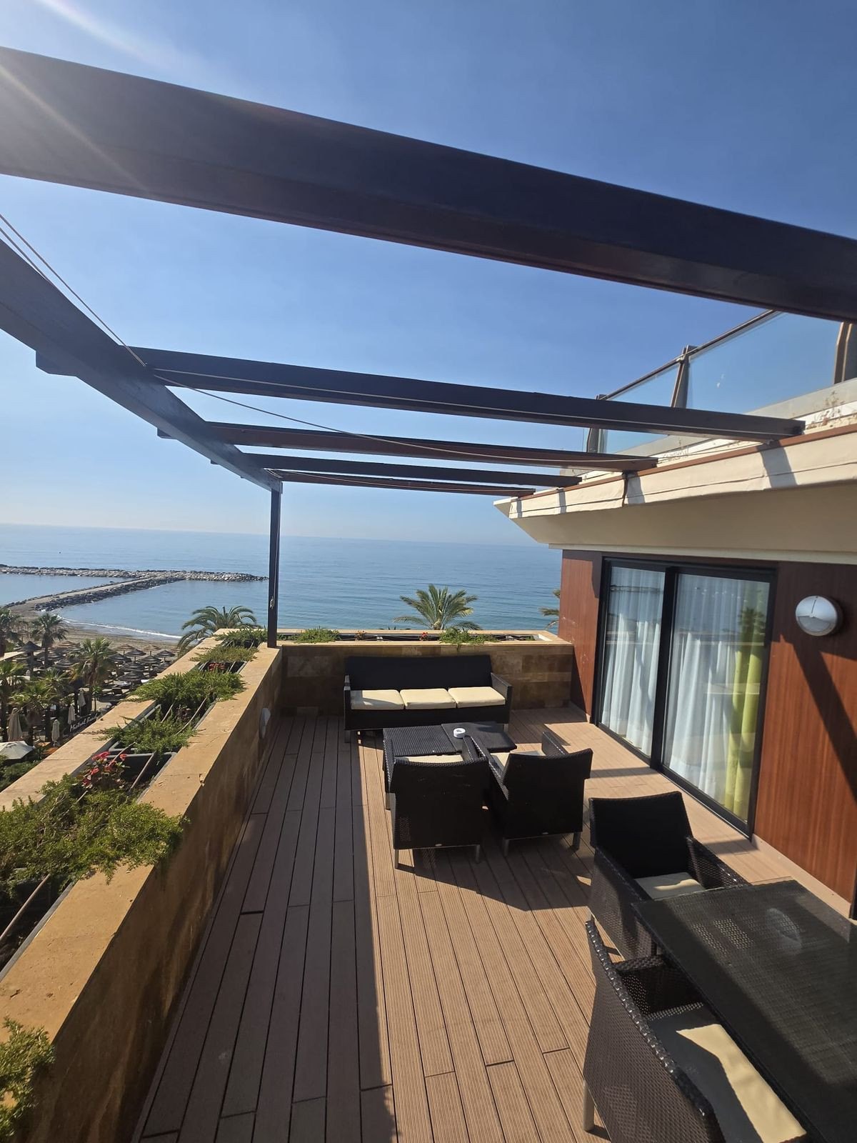 The pergola terrace with its outdoor lounge and dining table