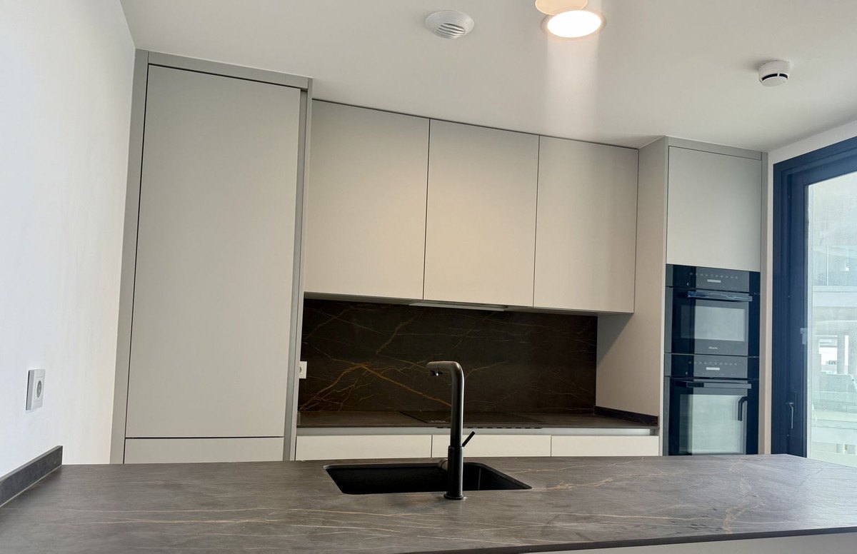 The fitted kitchen