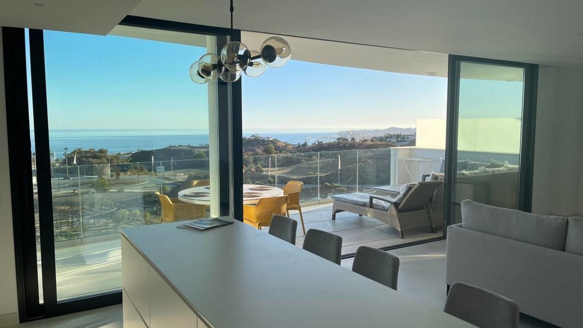 Dining towards the sea