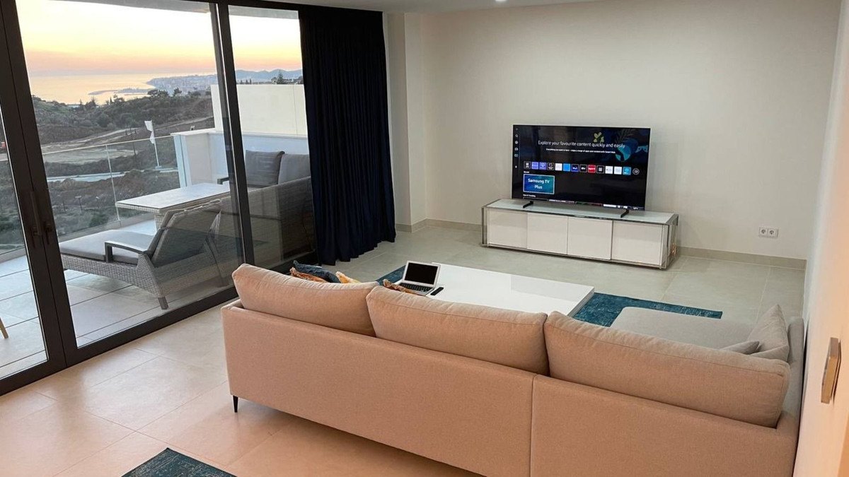 The lounge, the sea in the window