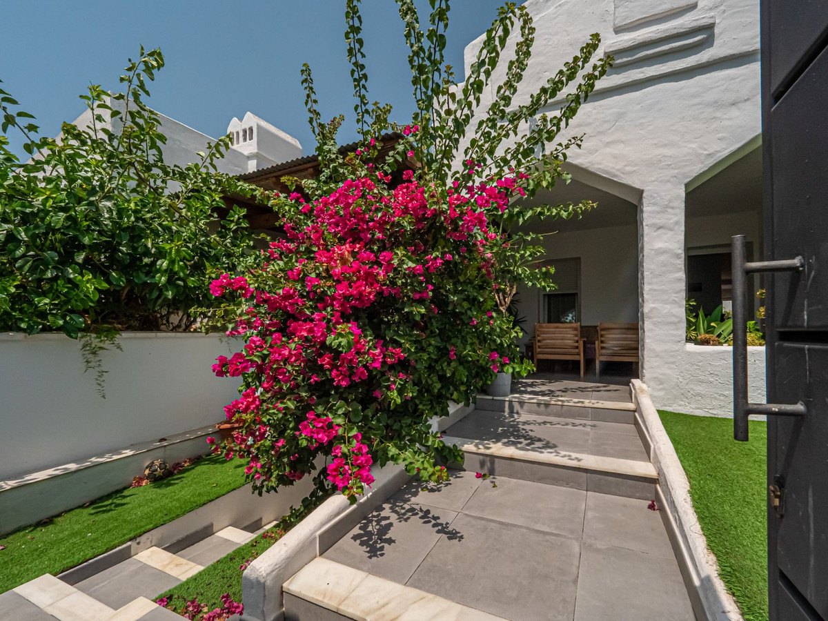 4 Bedroom Single-Storey Villa in Las Chapas