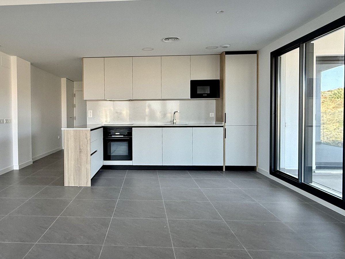 The fitted kitchen