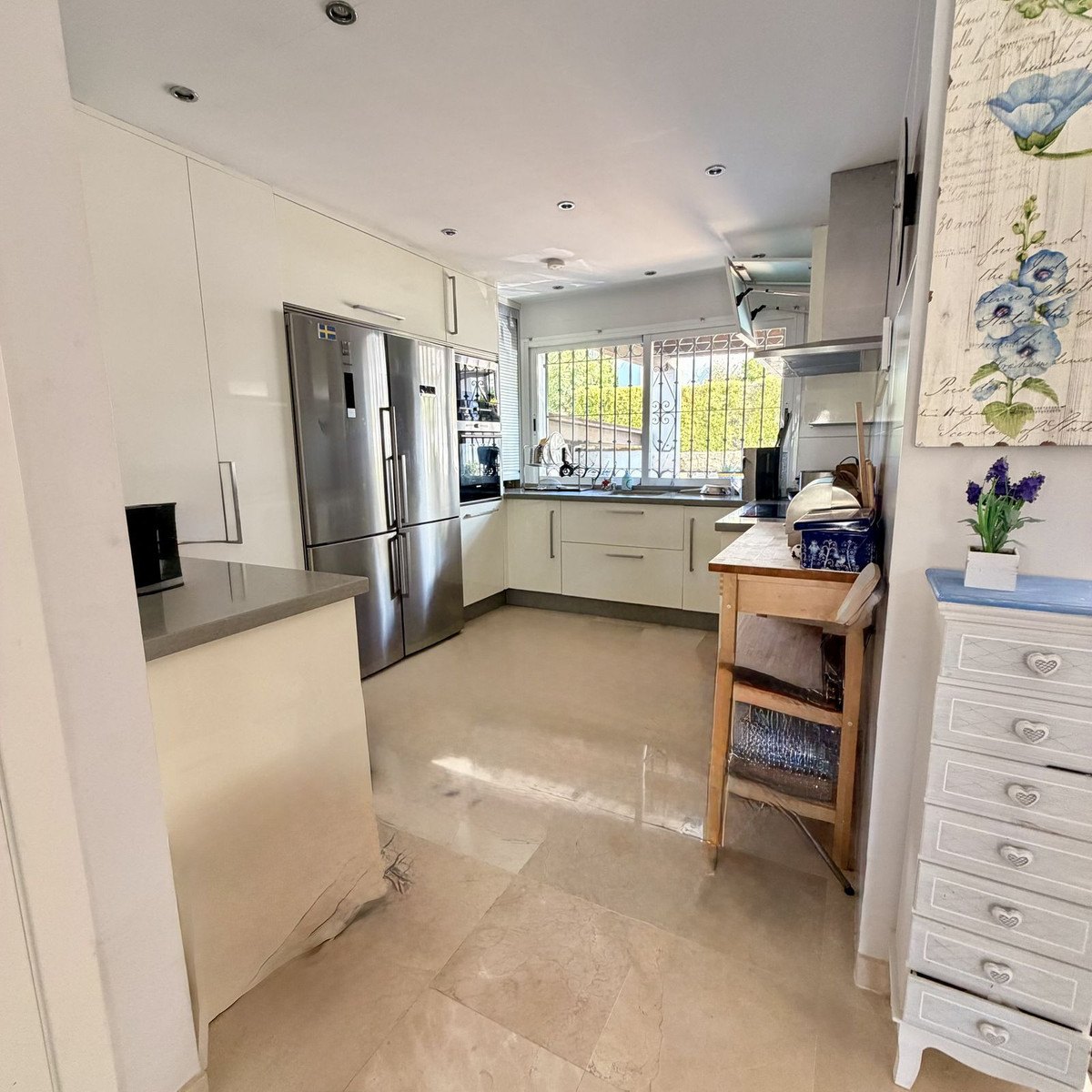 The semi-open kitchen